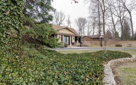 2414 Dorchester Road, Niagara Falls