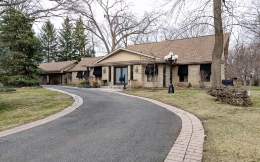 2414 Dorchester Road, Niagara Falls