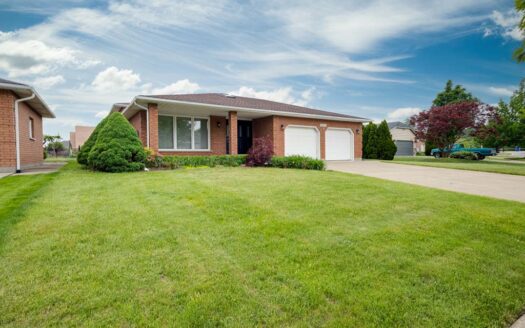 3933 Glenoaks Avenue, Niagara Falls