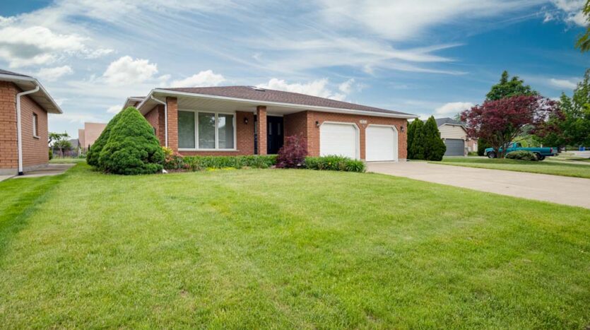3933 Glenoaks Avenue, Niagara Falls