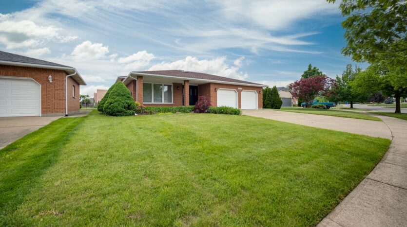 3933 Glenoaks Avenue, Niagara Falls