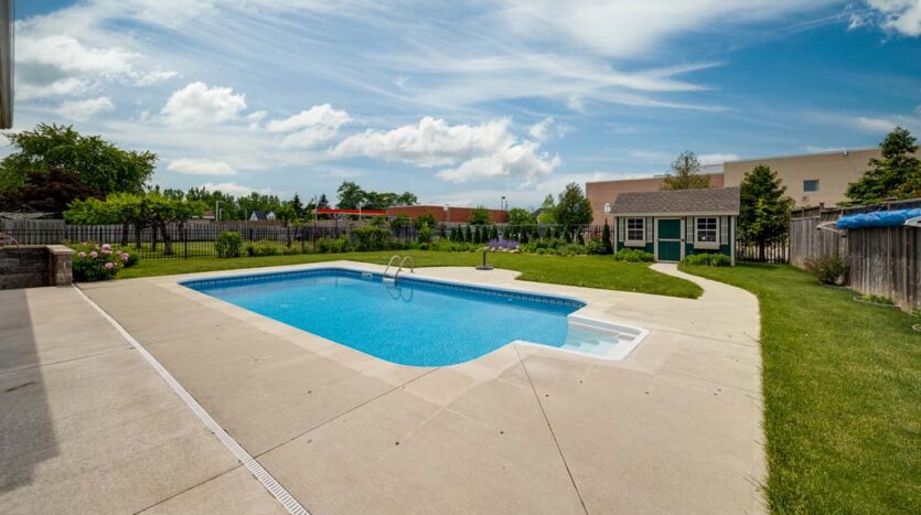3933 Glenoaks Avenue, Niagara Falls