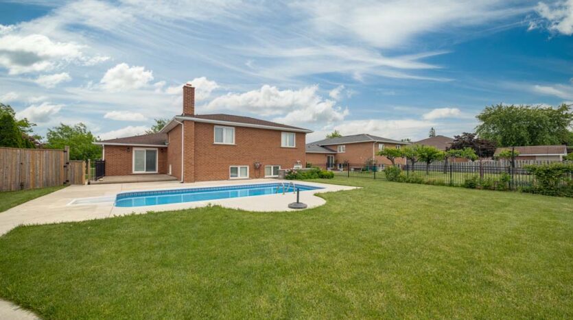 3933 Glenoaks Avenue, Niagara Falls
