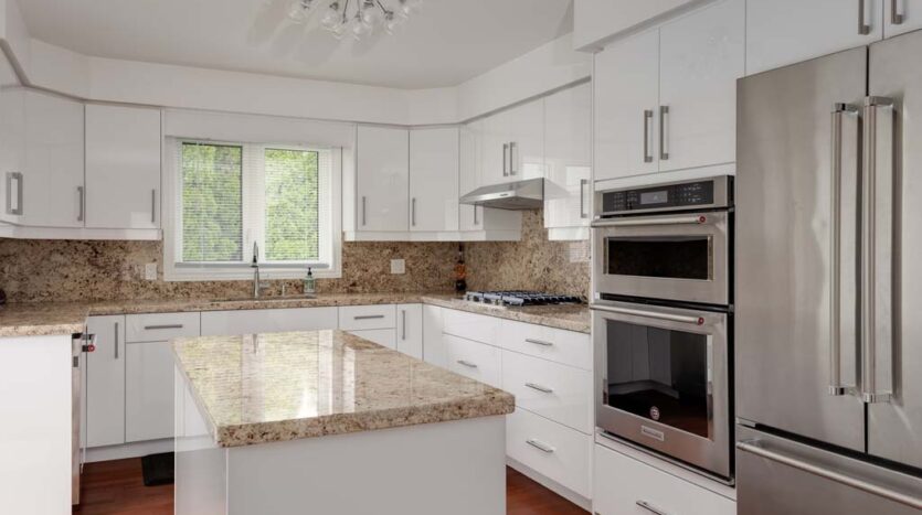 3933 Glenoaks Avenue, Niagara Falls