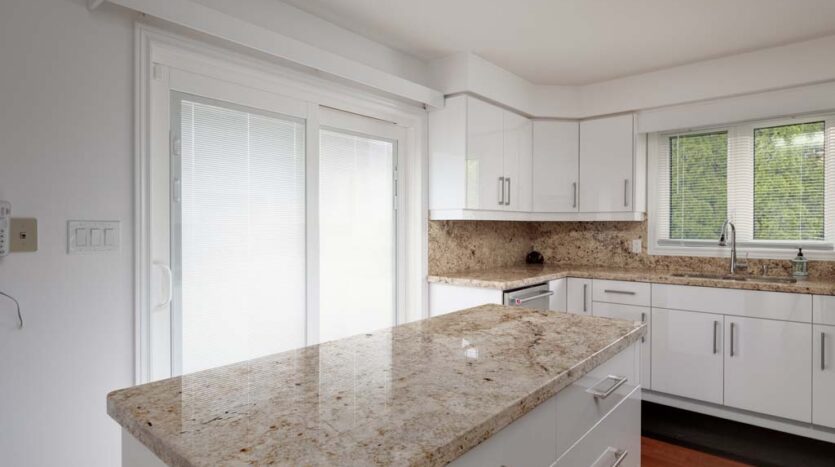 3933 Glenoaks Avenue, Niagara Falls