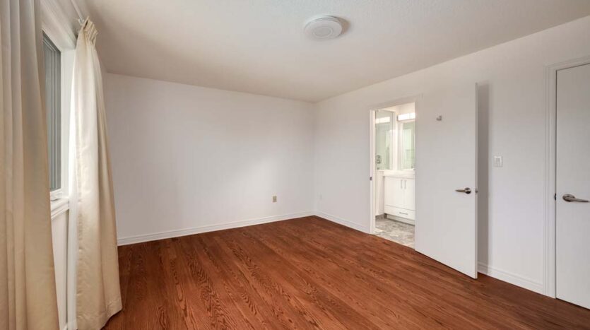 3933 Glenoaks Avenue, Niagara Falls