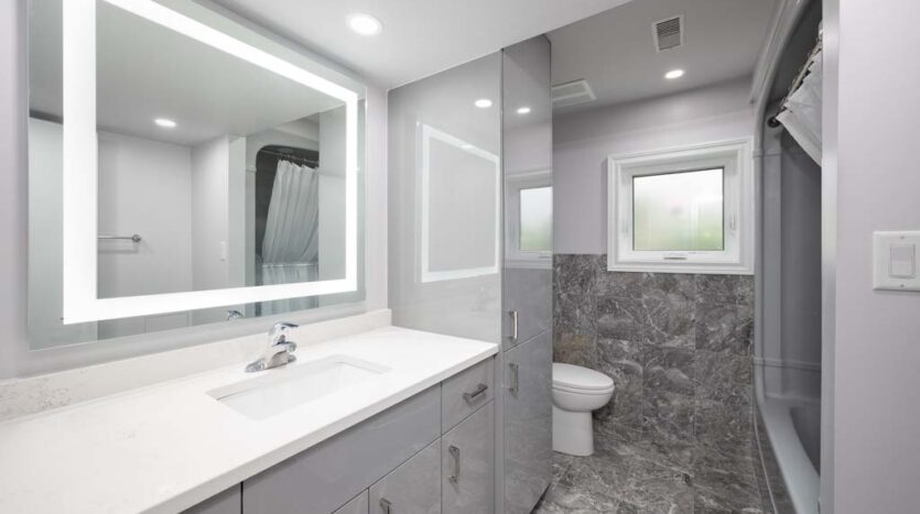 3933 Glenoaks Avenue, Niagara Falls
