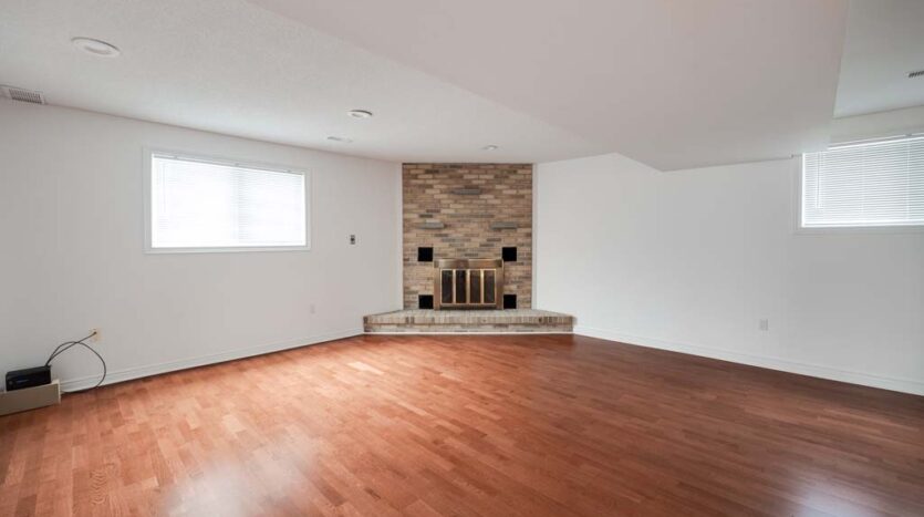 3933 Glenoaks Avenue, Niagara Falls