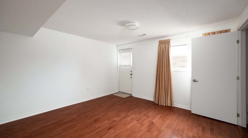 3933 Glenoaks Avenue, Niagara Falls