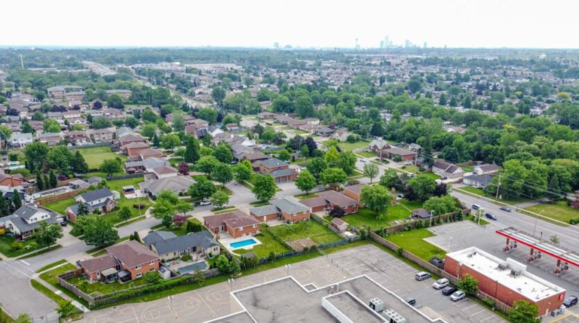 3933 Glenoaks Avenue, Niagara Falls